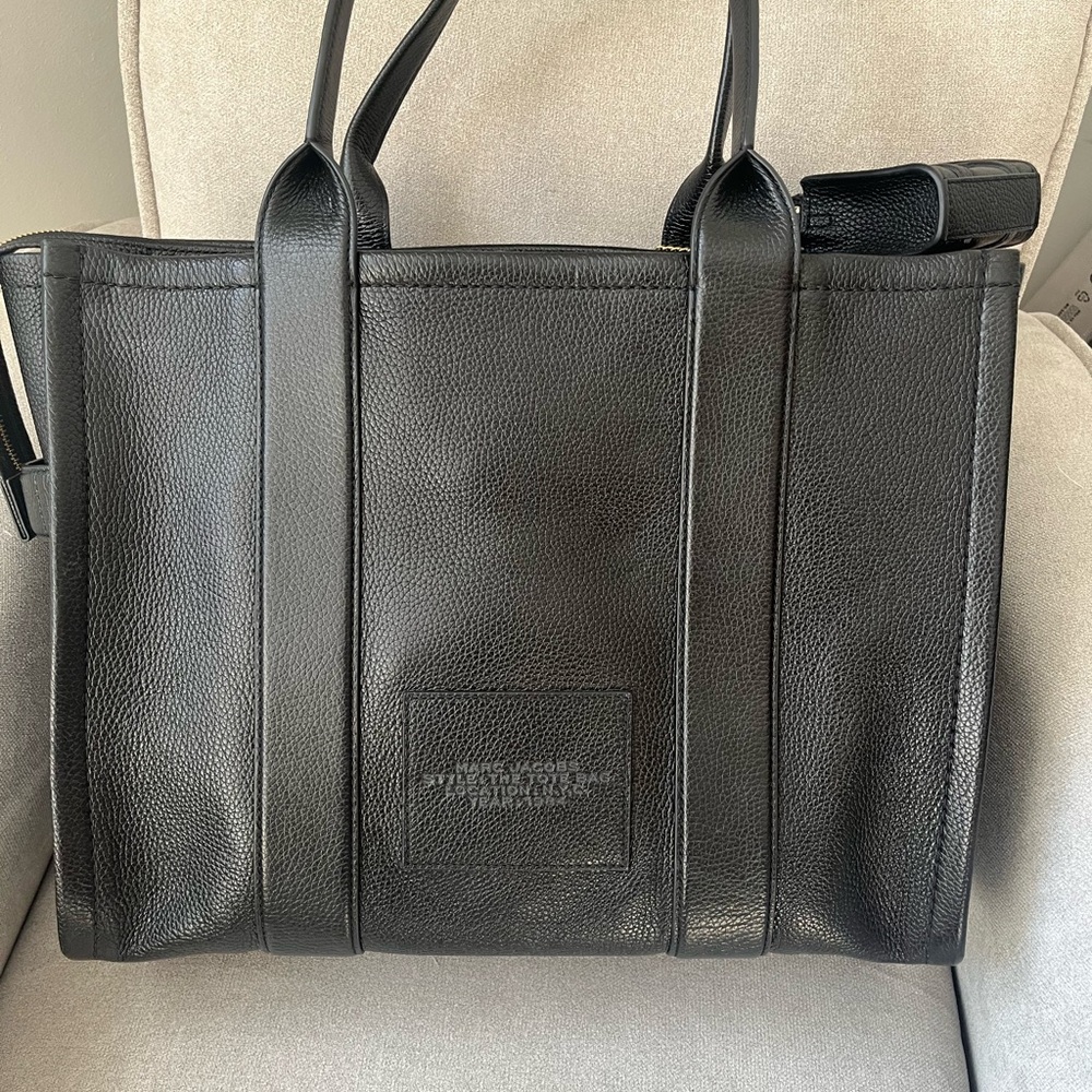 Marc Jacobs Large Leather Tote with Bag Charm - Picture 5 of 10